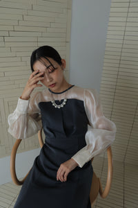グレー(ブラウス無地)モデル163cm