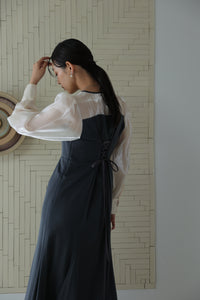グレー(ブラウス無地)モデル163cm