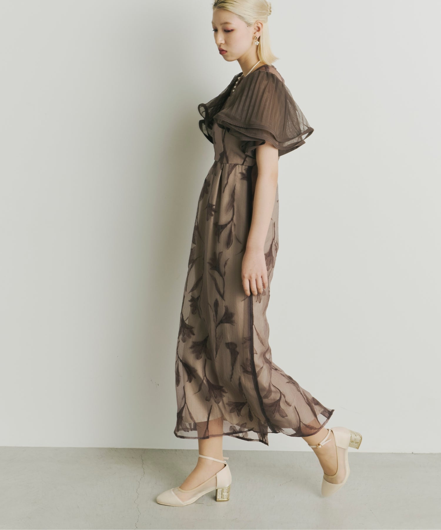 Circurar sleeve flower dress